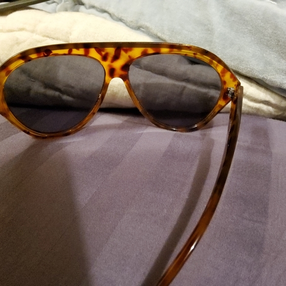 Foster Grant Designer Style Sunglasses Tortoise Frame Gray Lens   G22-2 - Picture 3 of 6